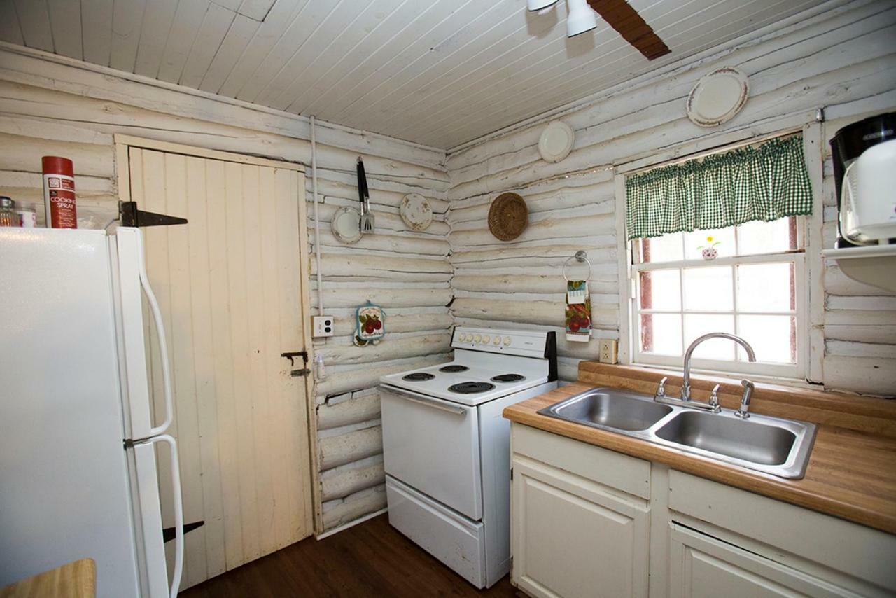 Pine Gables Cabins Villa เลกลัวร์ ภายนอก รูปภาพ